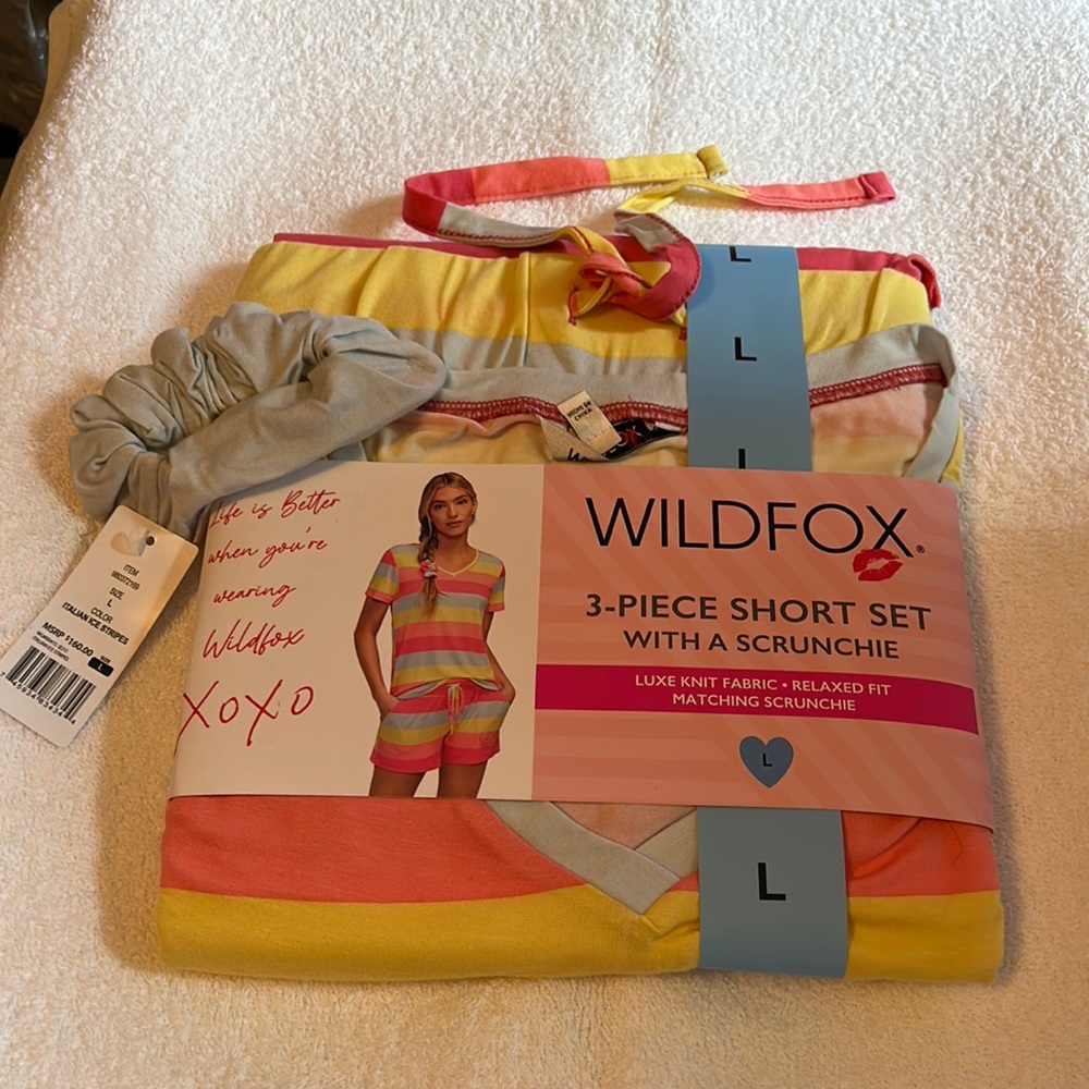 Wild Fox, large, three piece short, set new with tag